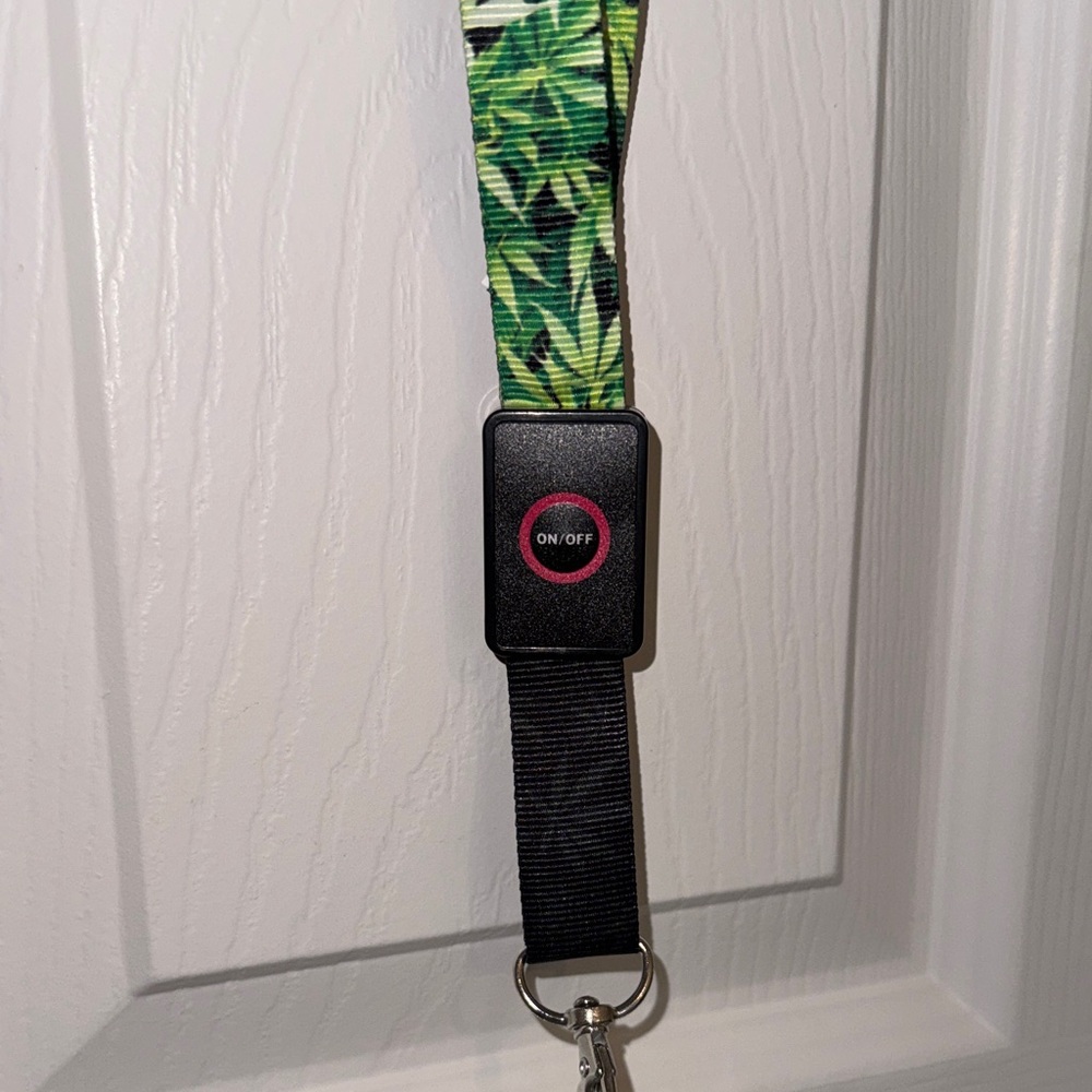 Bioworld Green Leaf LED Lanyard, NEW, light up, multi settings - Picture 5 of 6